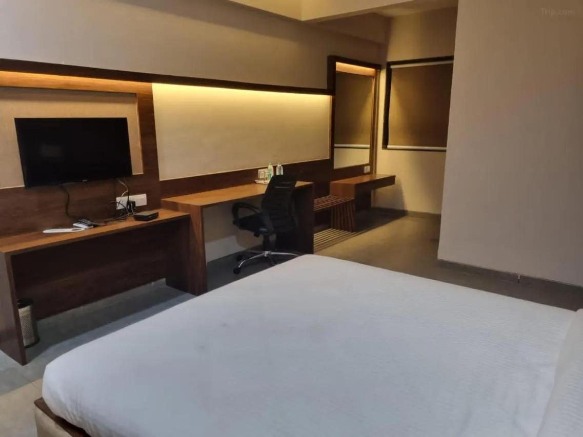 Club Azzurro Resort - Nalsarovar Nānodra Buitenkant foto