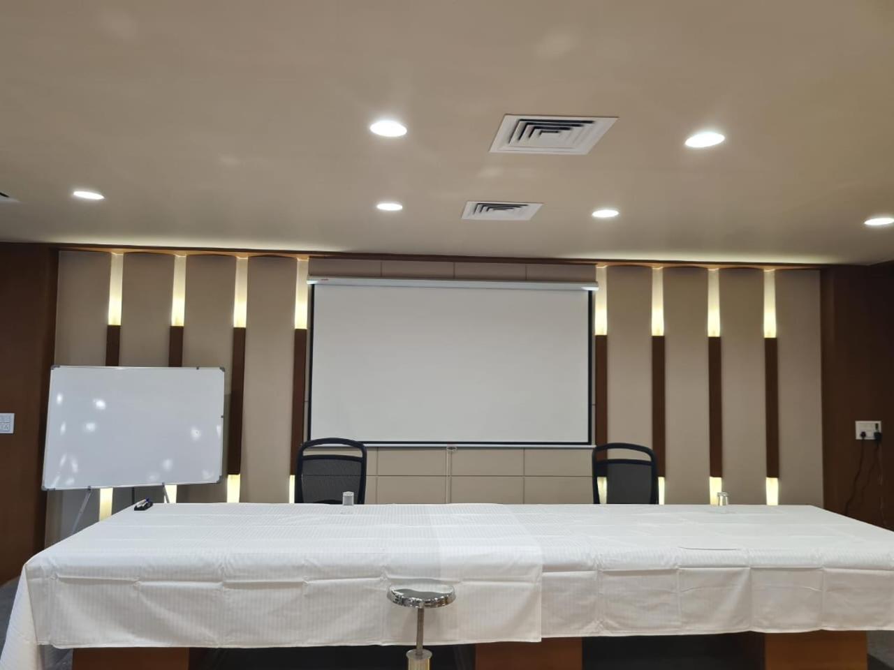 Club Azzurro Resort - Nalsarovar Nānodra Buitenkant foto