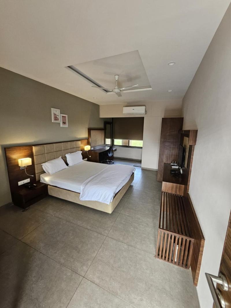 Club Azzurro Resort - Nalsarovar Nānodra Buitenkant foto
